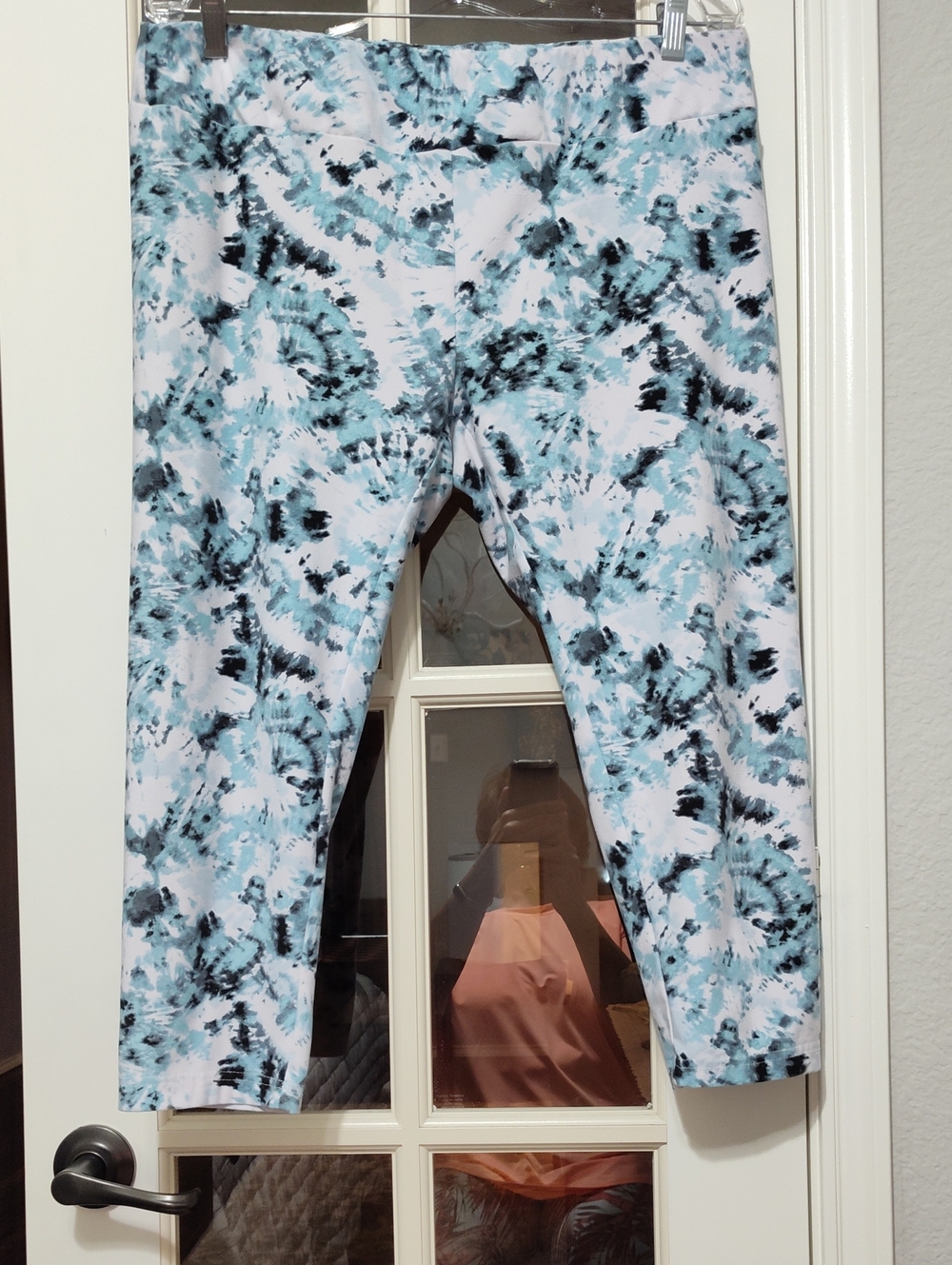 Time and Tru Cropped Leggings, White, Blue & Black Tie Dye, Size XXL (20) - Picture 5 of 12